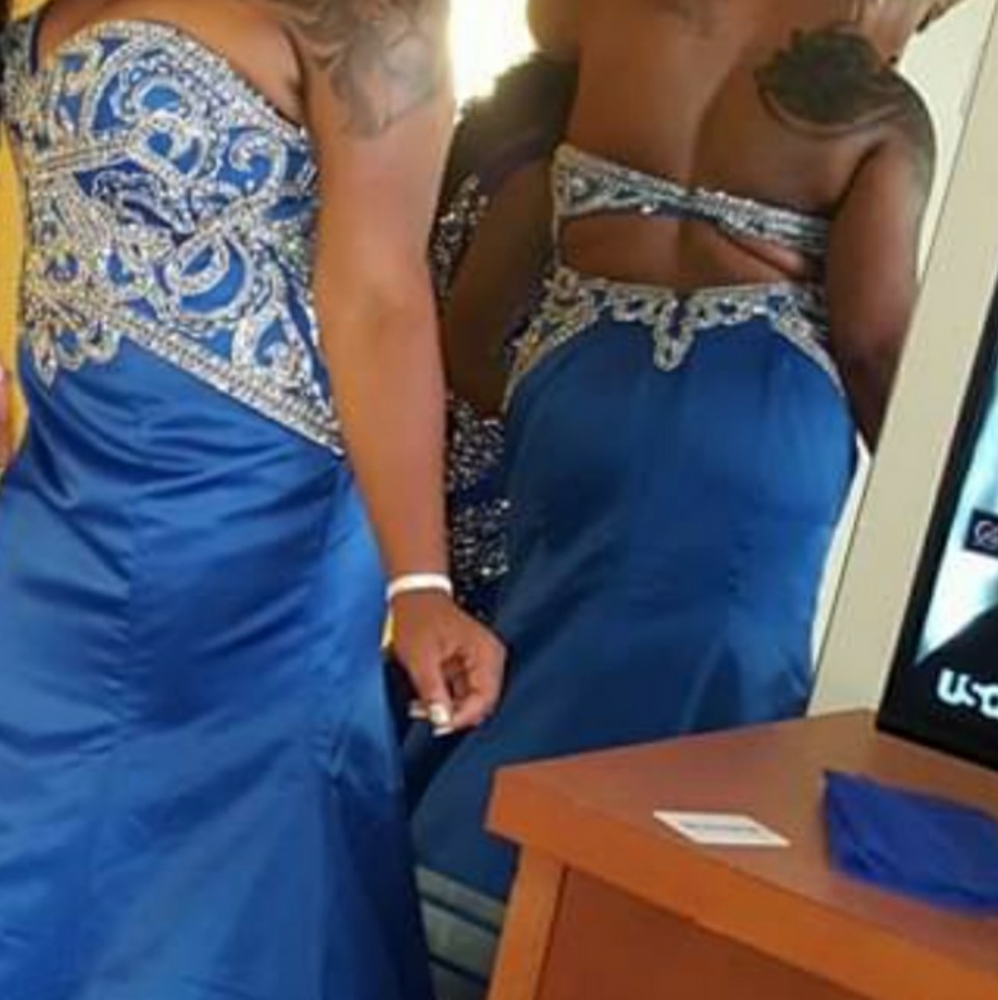 Dress - Picture 4 of 6